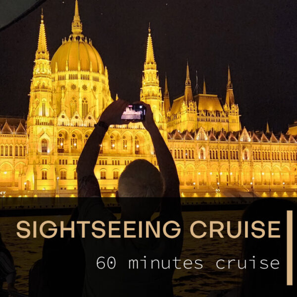 Stadtrundfahrt mit dem Schiff in Budapest am Tag und am Abend